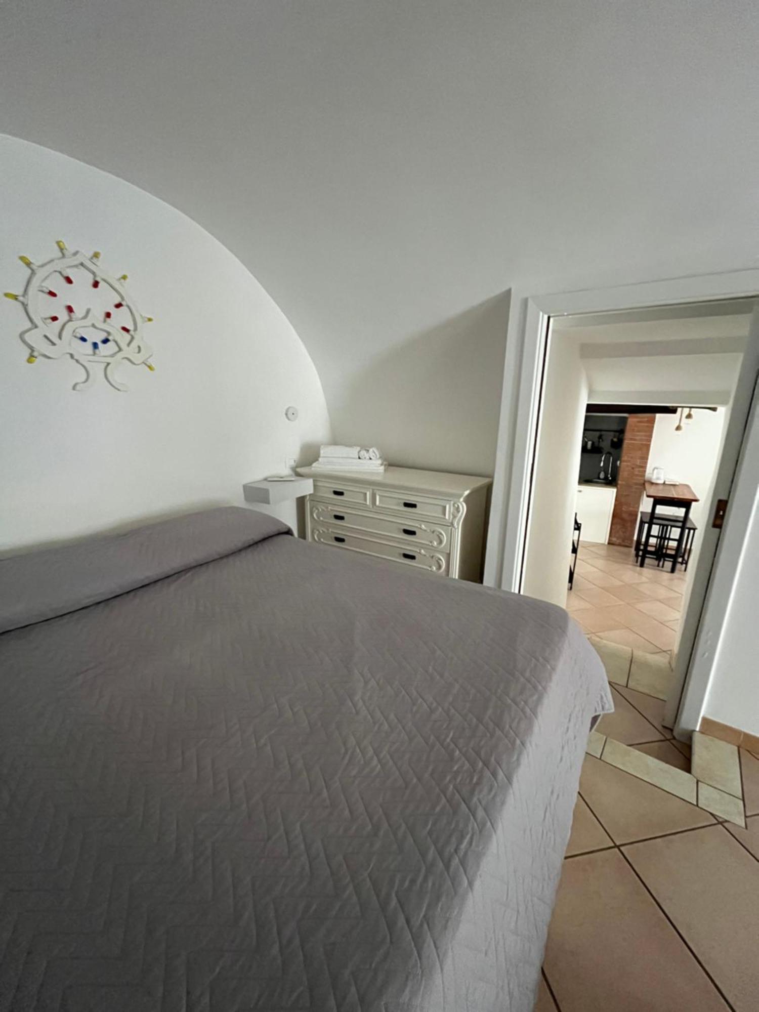 Ostuni 21Mqsuitehomes, Appartamento Con Mini Piscina Privata, Appartamenti Con Vasca Idromassaggio & Appartamenti Standard أوستوني المظهر الخارجي الصورة