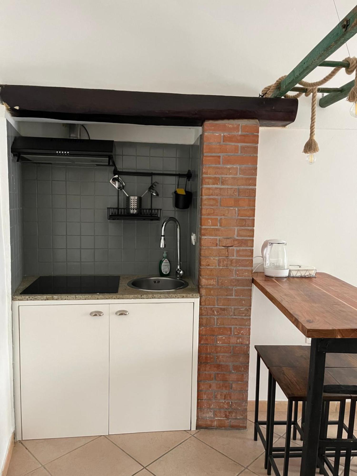 Ostuni 21Mqsuitehomes, Appartamento Con Mini Piscina Privata, Appartamenti Con Vasca Idromassaggio & Appartamenti Standard أوستوني المظهر الخارجي الصورة