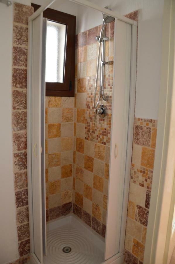 Ostuni 21Mqsuitehomes, Appartamento Con Mini Piscina Privata, Appartamenti Con Vasca Idromassaggio & Appartamenti Standard أوستوني المظهر الخارجي الصورة
